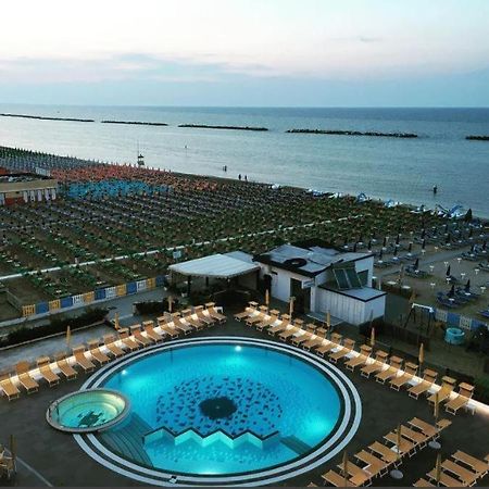 Hotel David Cesenatico Esterno foto