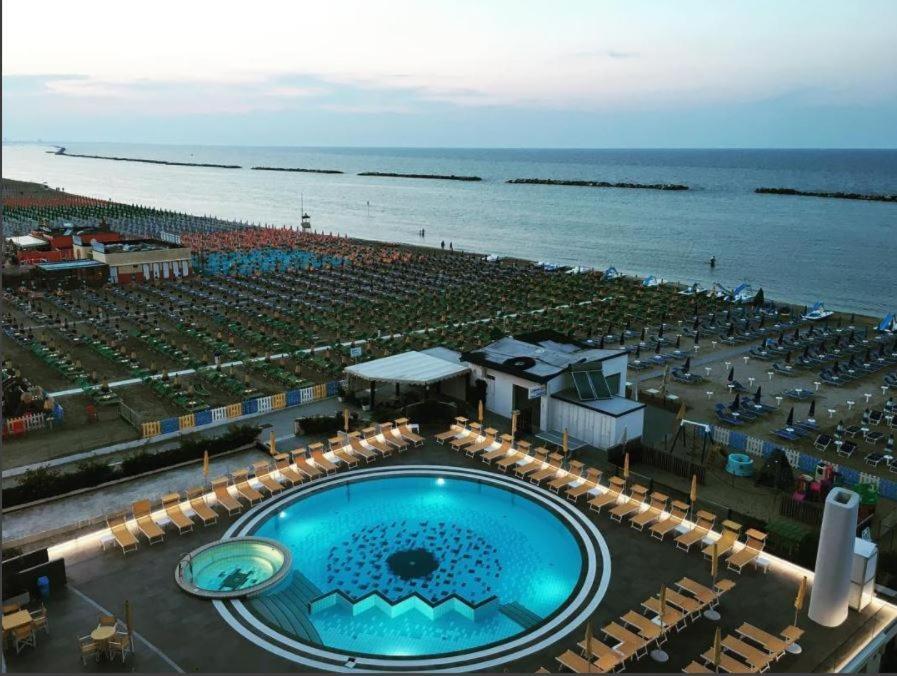 Hotel David Cesenatico Esterno foto