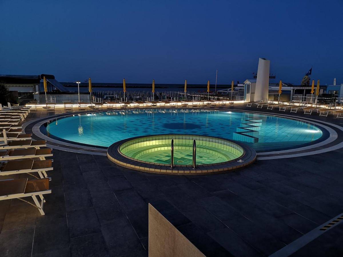 Hotel David Cesenatico Esterno foto